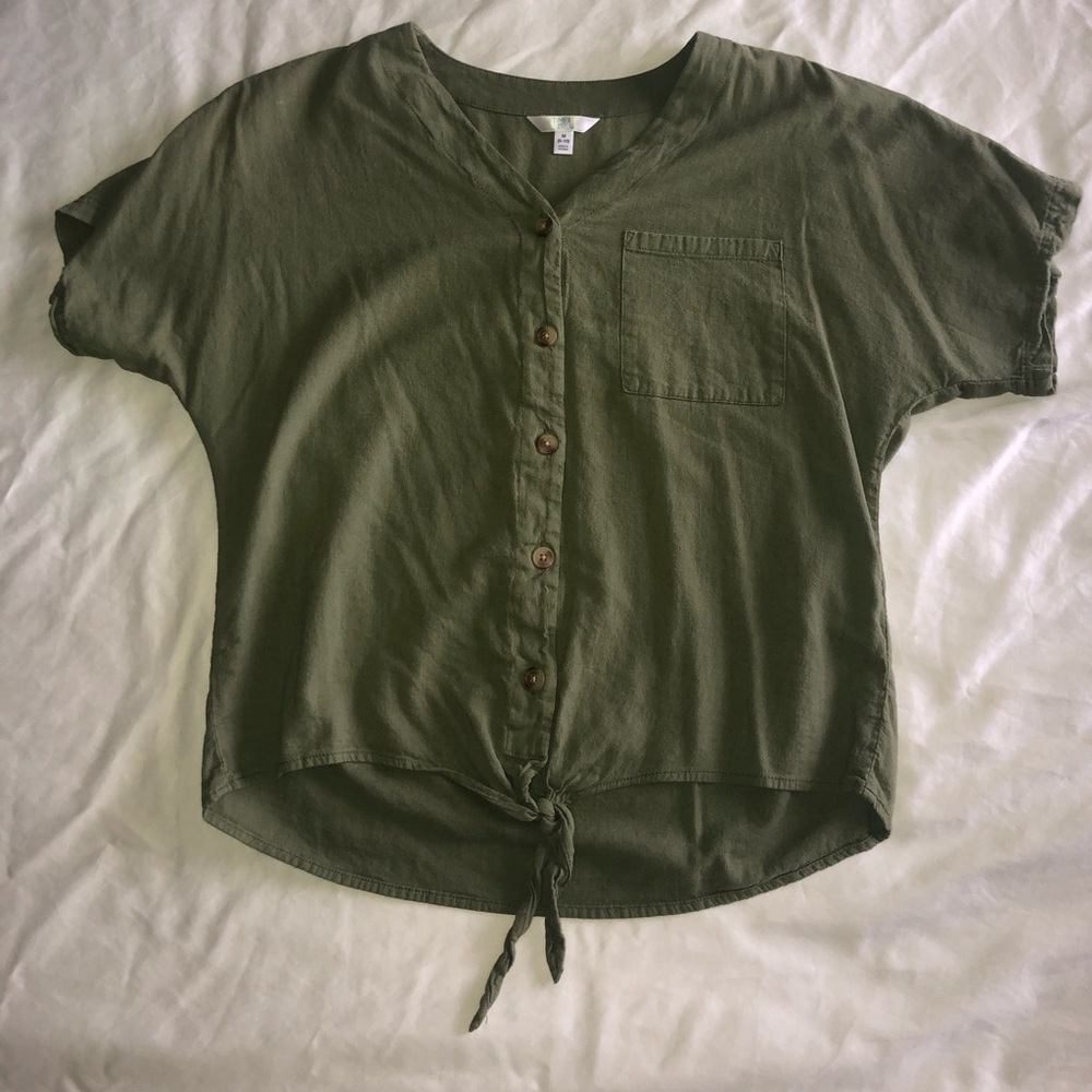 Green button down short sleeve top.